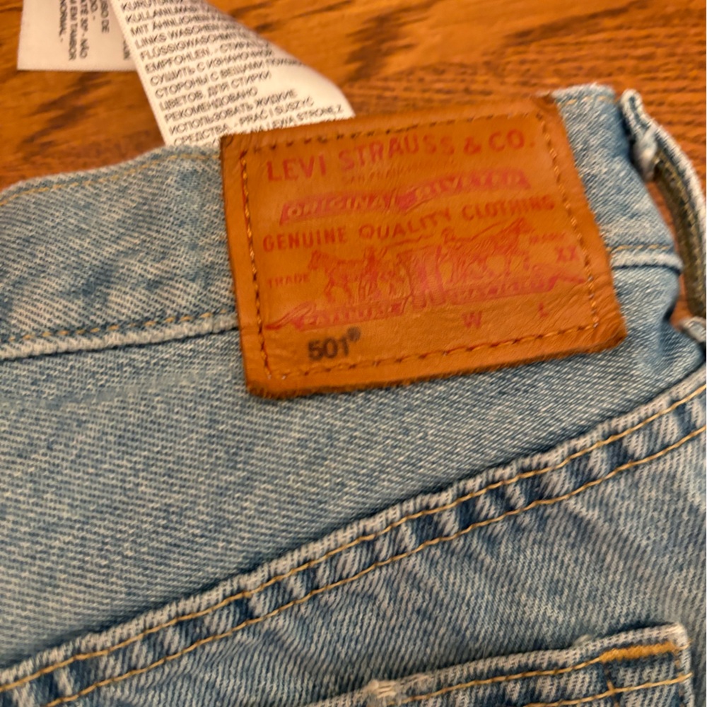 Free People Levi's High-Rise Light Blue Distressed Jean Shorts - Picture 12 of 12